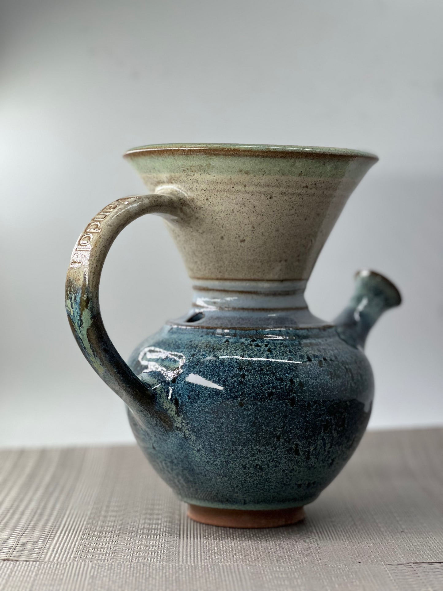 Vandola - Raining Brown